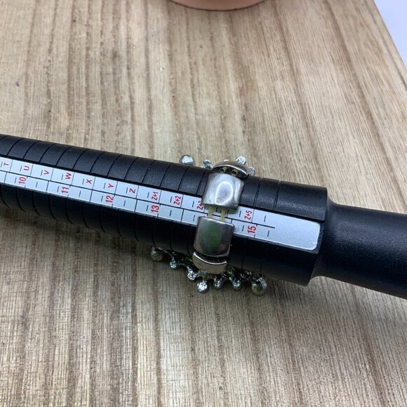 Oval Vintage Style Faux Pearl Rhinestone Silver Tone Stretchy Ring - Picture 6 of 6